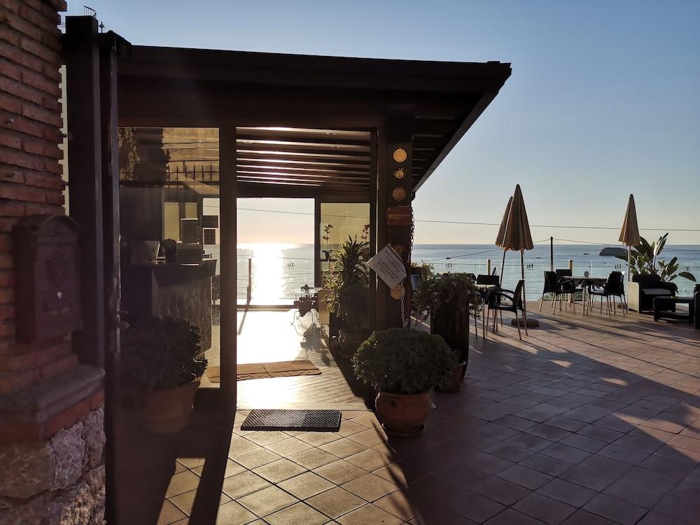 Borromeo Resort Taormina Exterior photo